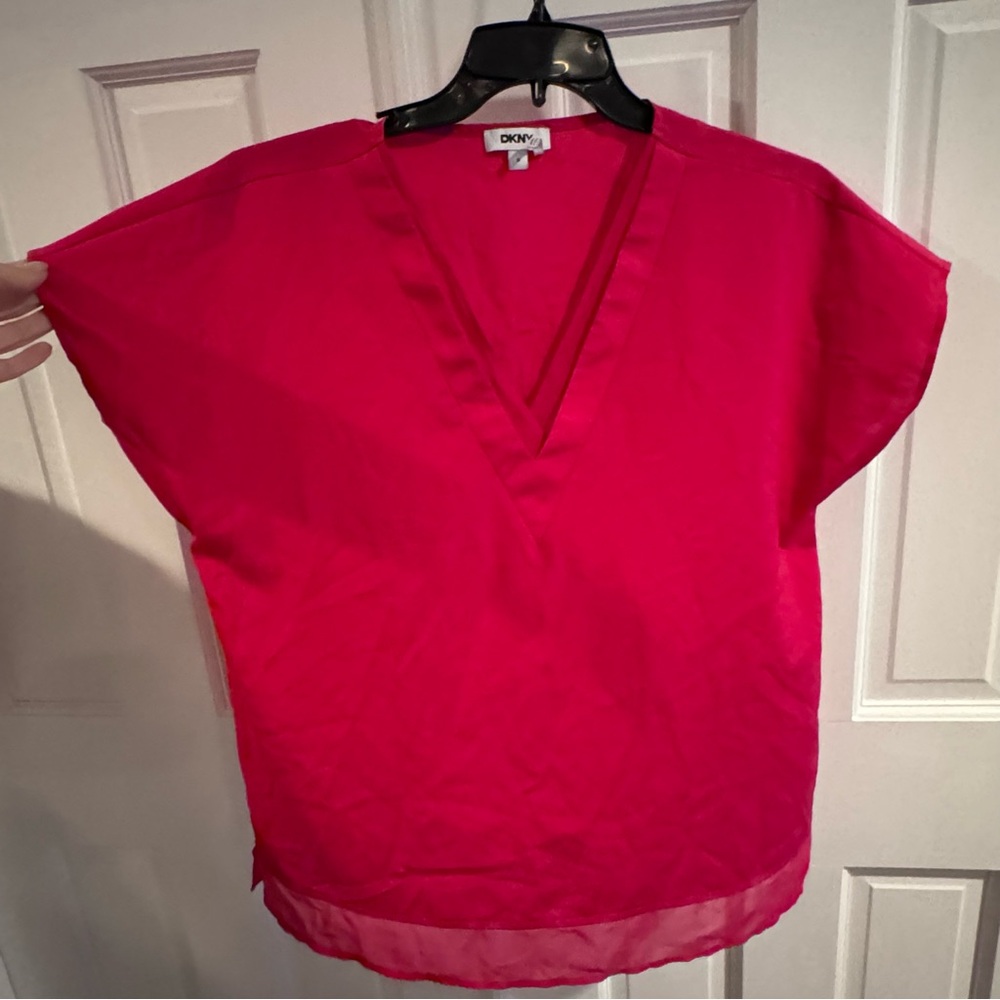 DKNY Bright Pink V-Neck Blouse Sheer Hem Short Sleeve Top‎ Size M